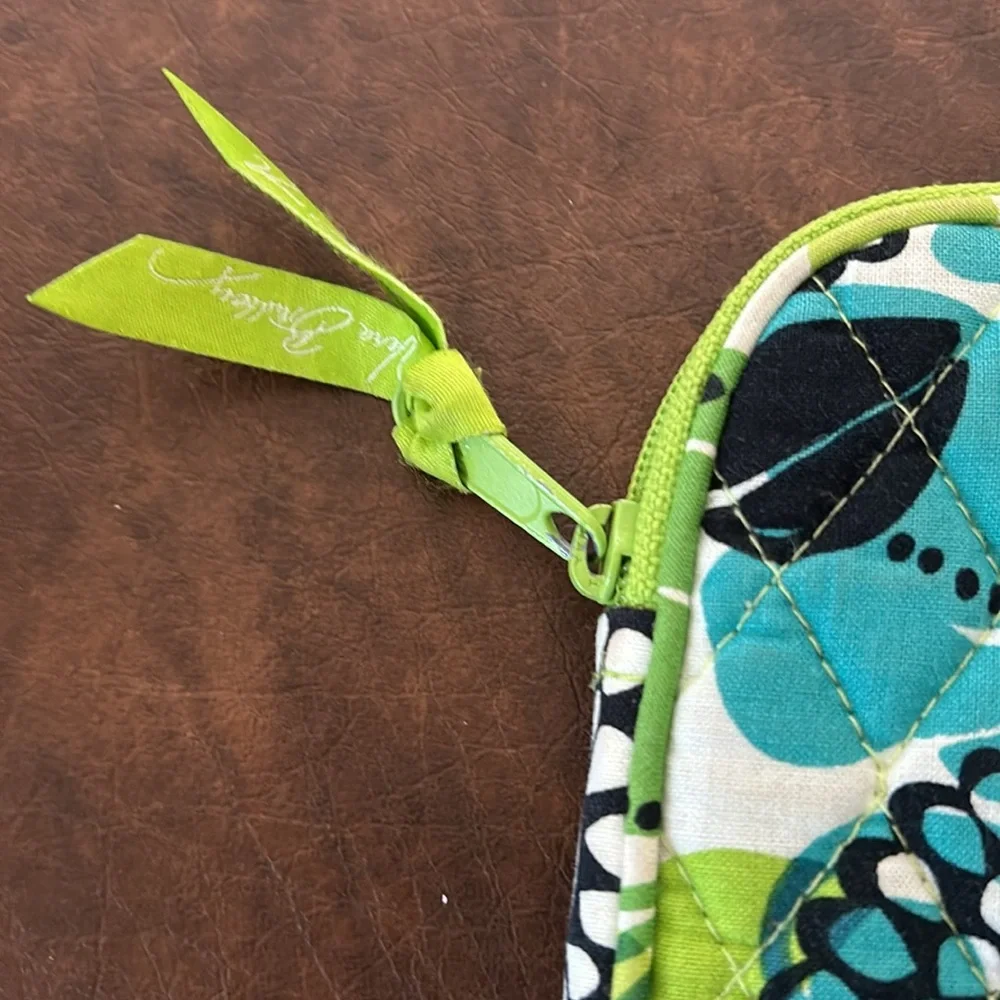 Vera Bradley iPad tablet case and zip around wallet. - Picture 3 of 10